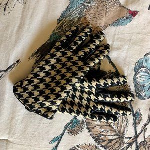 Black and white genuine leather gloves